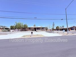 featured image of 3002 N Palo Verde Ave
