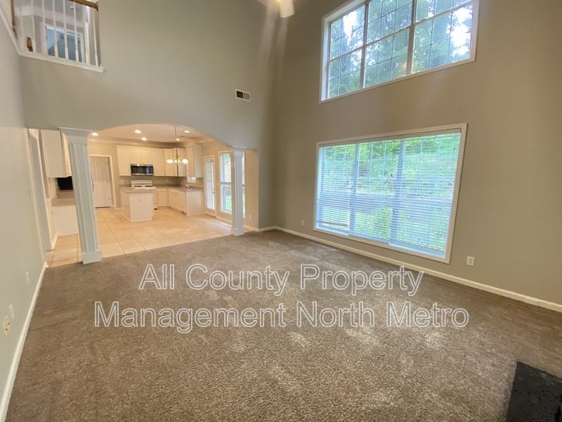 550 Elgaen Ct - Photo 2 of 11