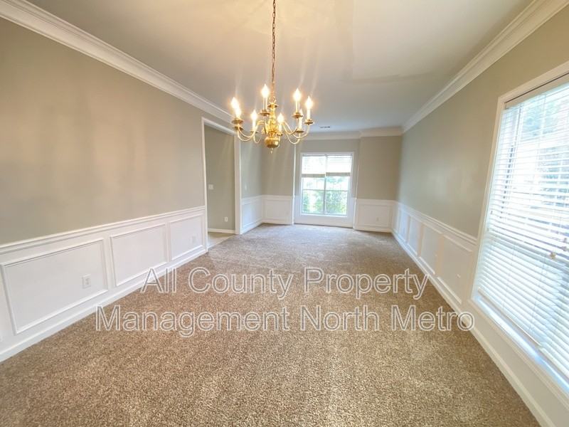 550 Elgaen Ct - Photo 5 of 11