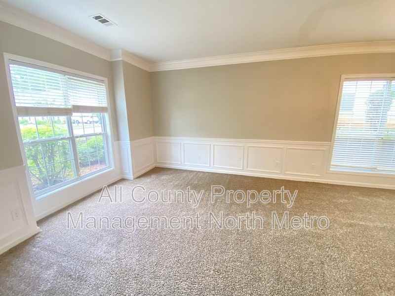 550 Elgaen Ct - Photo 6 of 11