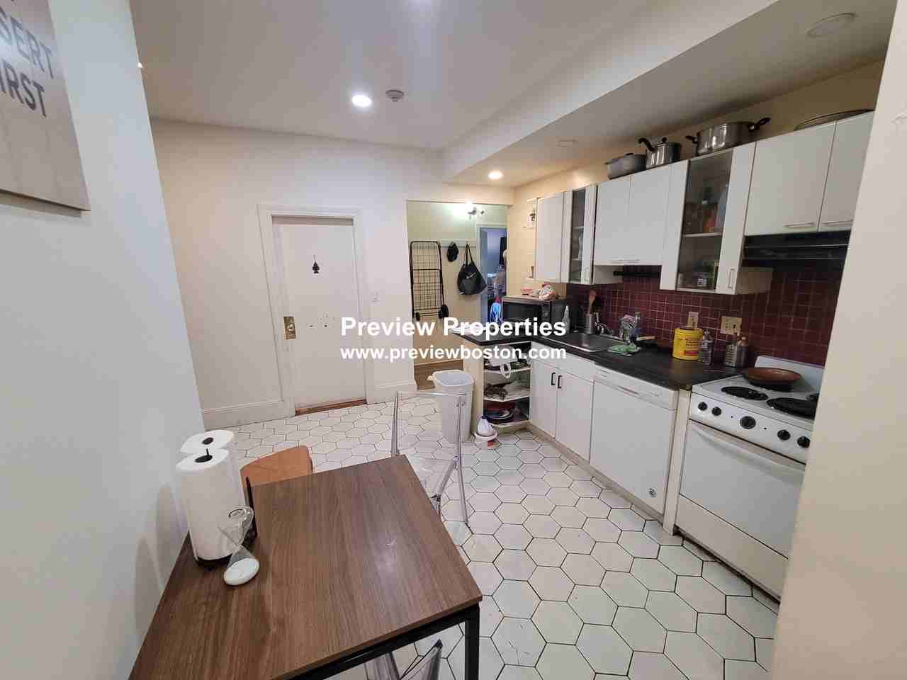 Park Vale Ave #9 - Photo 3 of 15