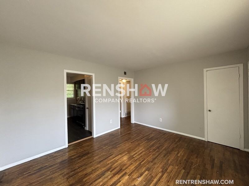 2767 Waverly Ave - Photo 2 of 12