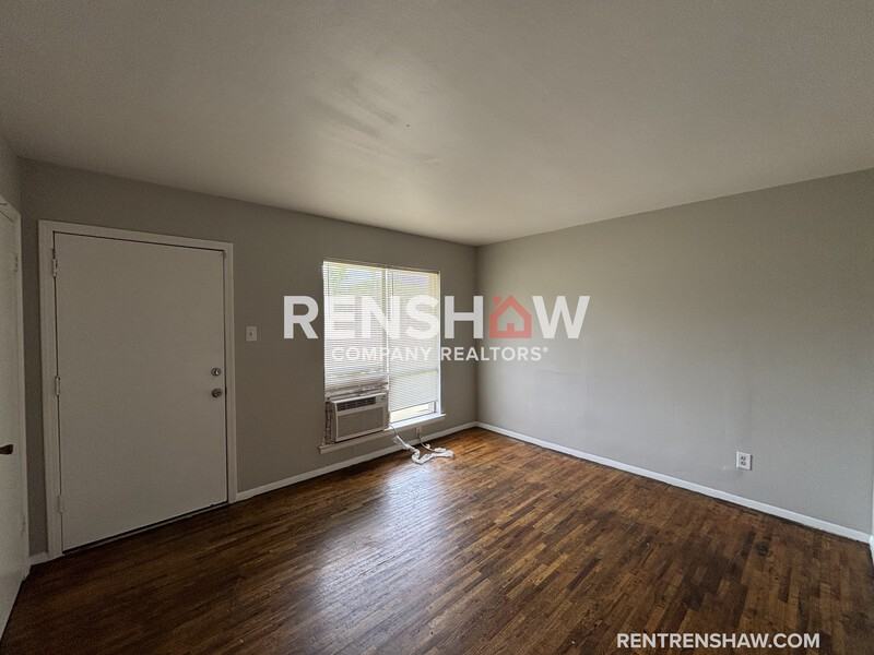 2767 Waverly Ave - Photo 3 of 12