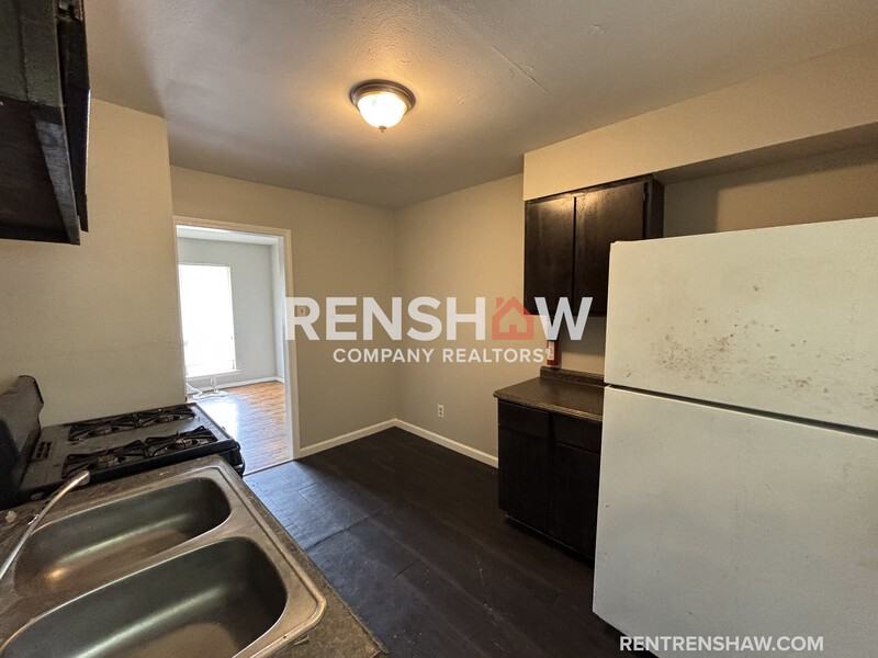 2767 Waverly Ave - Photo 5 of 12