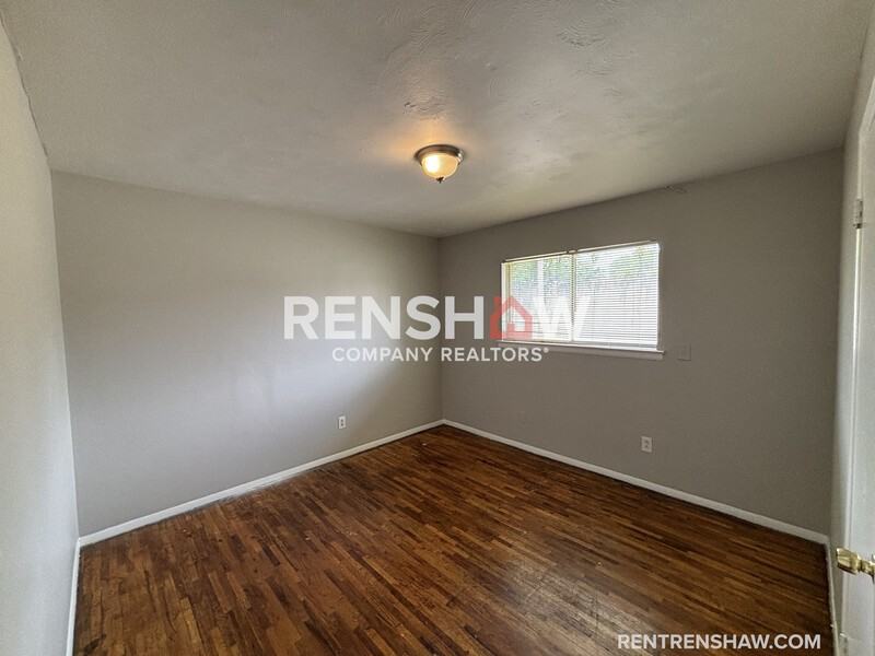 2767 Waverly Ave - Photo 6 of 12