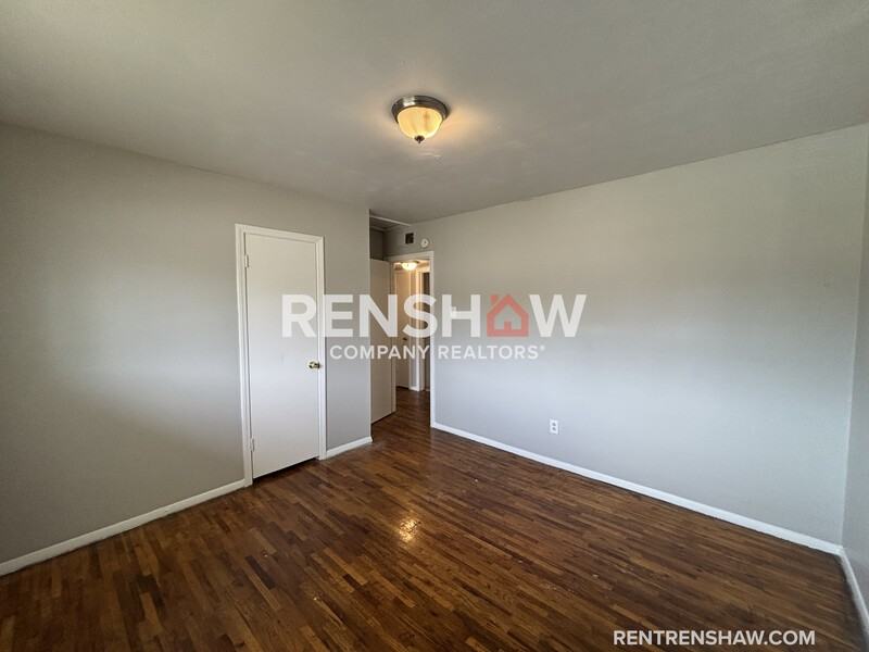 2767 Waverly Ave - Photo 7 of 12