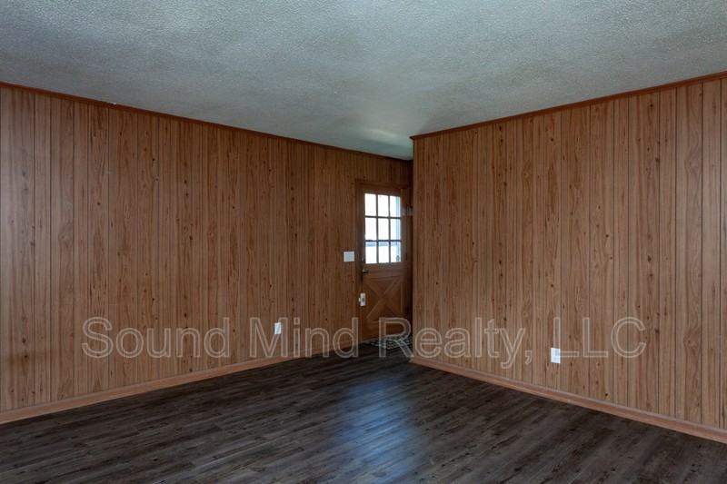 203 S Alston St - Photo 3 of 25