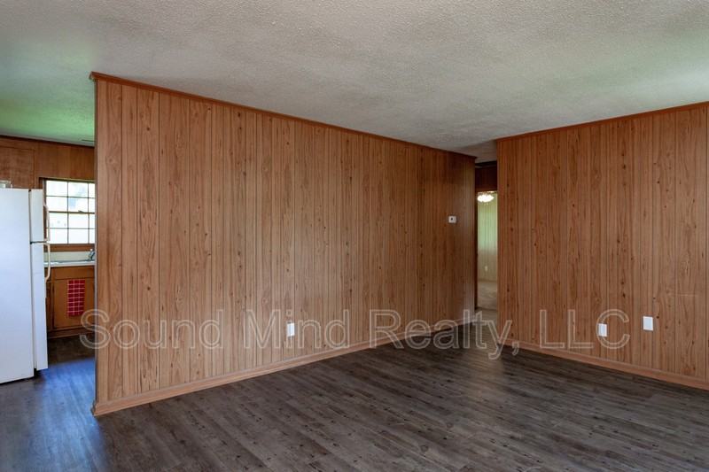 203 S Alston St - Photo 4 of 25