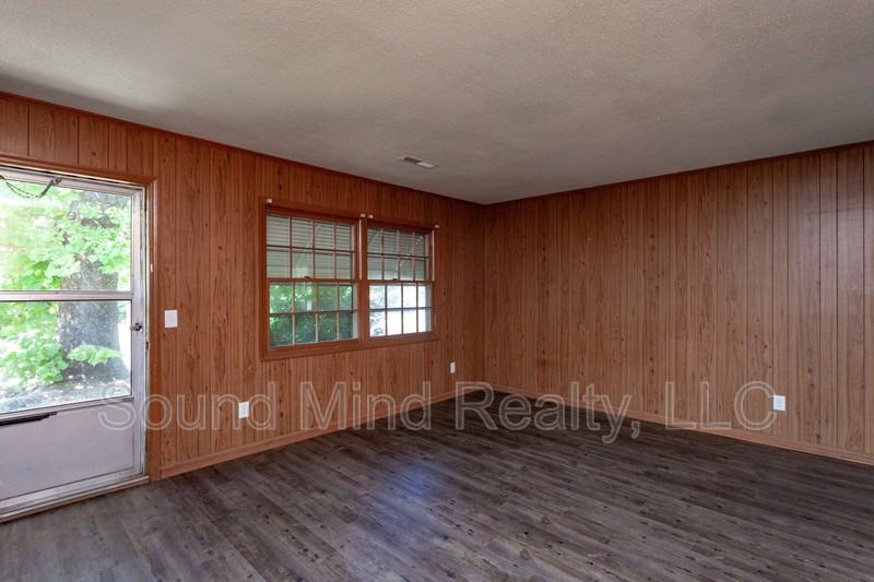 203 S Alston St - Photo 6 of 25