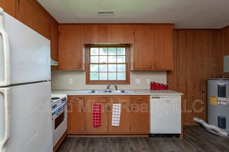 203 S Alston St - Photo 7 of 25