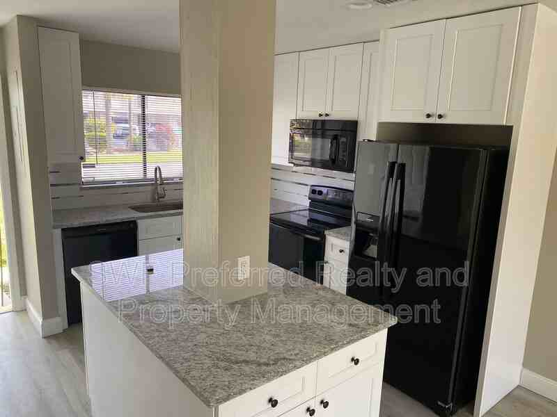 512 Se 43rd St #2 - Photo 6 of 14