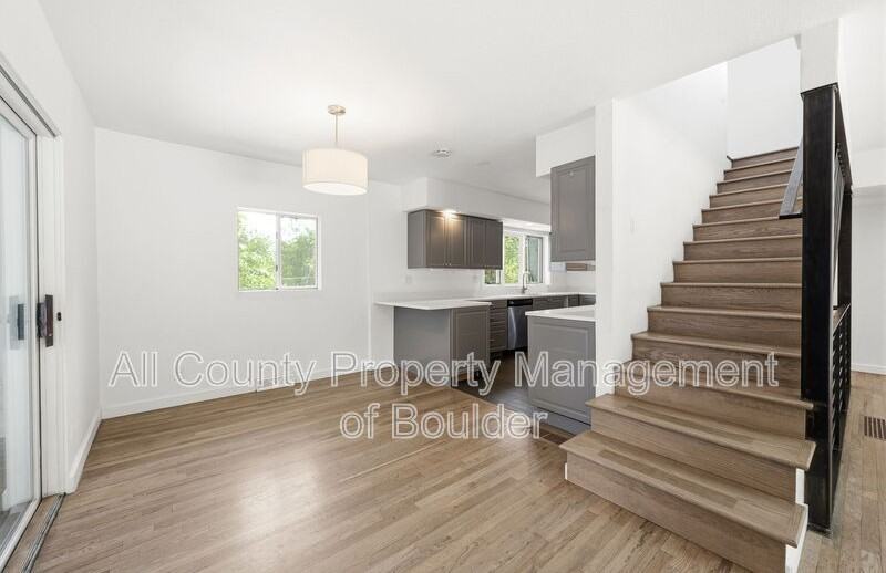 2702 6th St #13 - Photo 4 of 26