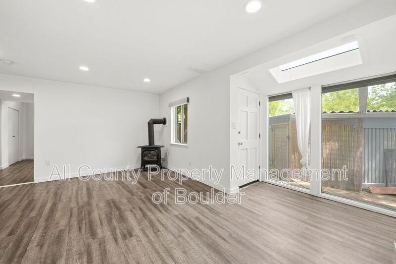 2702 6th St #13 - Photo 5 of 26