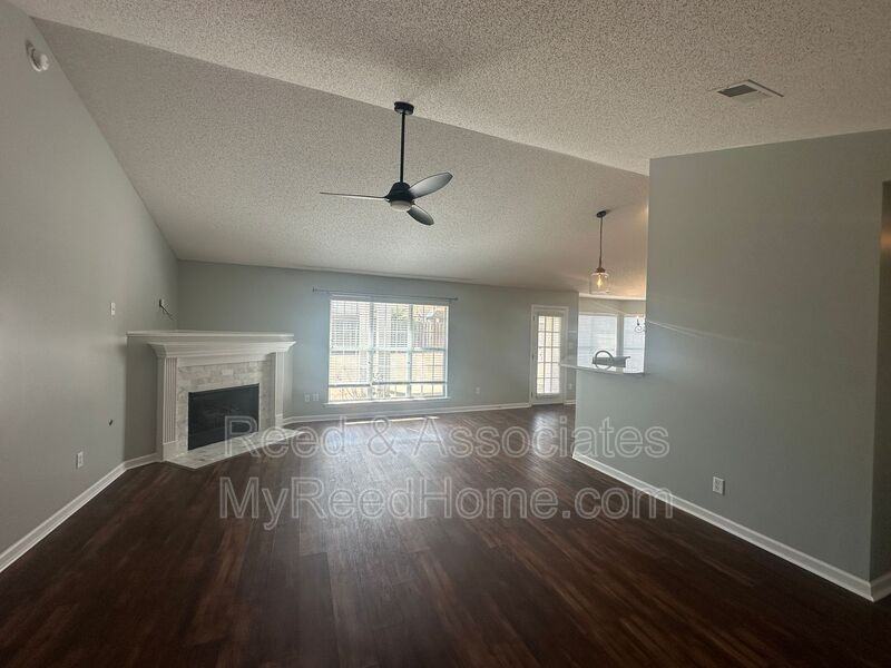 11625 Dempsey Dr - Photo 3 of 15