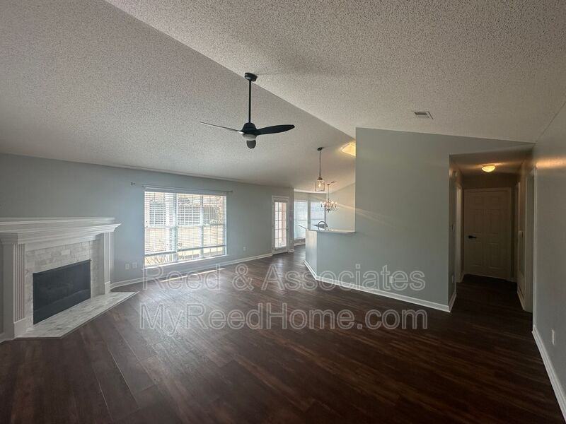 11625 Dempsey Dr - Photo 4 of 15