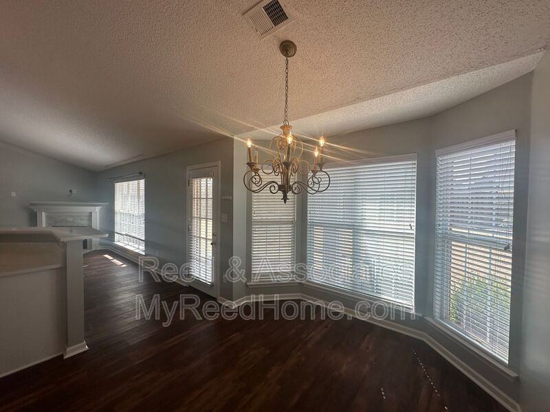 11625 Dempsey Dr - Photo 5 of 15