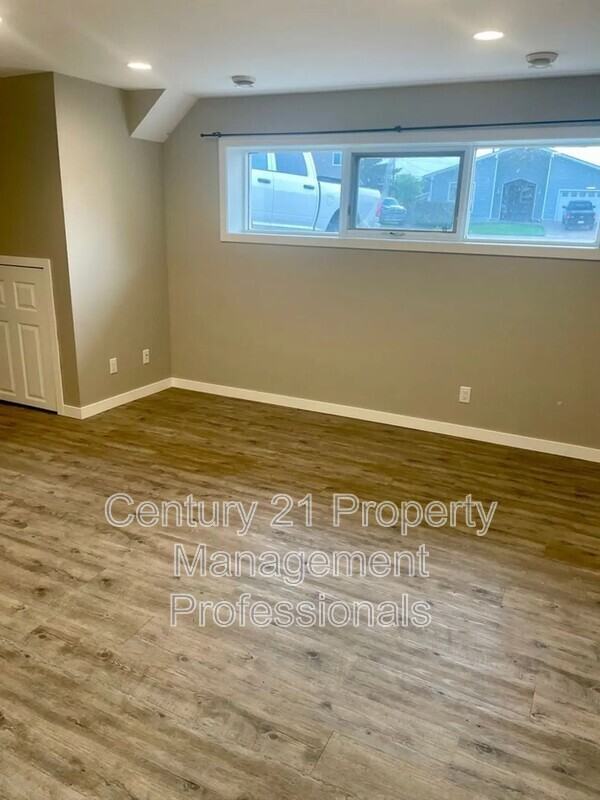 5119-55 Avenue - Photo 2 of 12