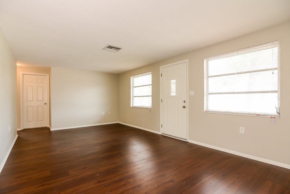 1012 Normandy Blvd - Photo 3 of 15