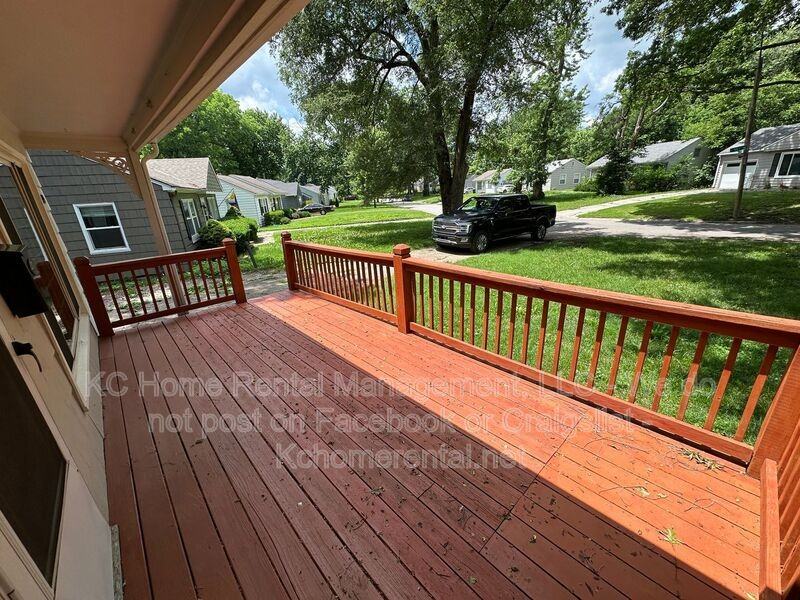 8419 Pennsylvania Ave - Photo 5 of 25