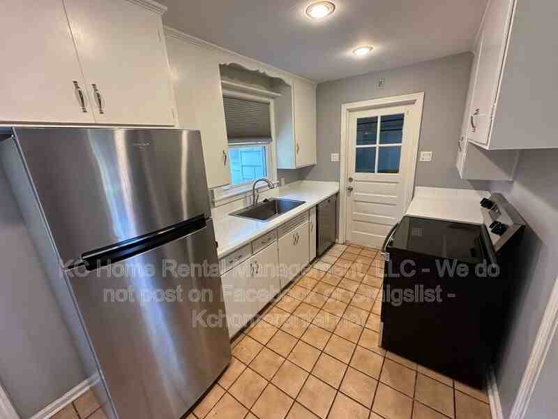 8419 Pennsylvania Ave - Photo 6 of 25