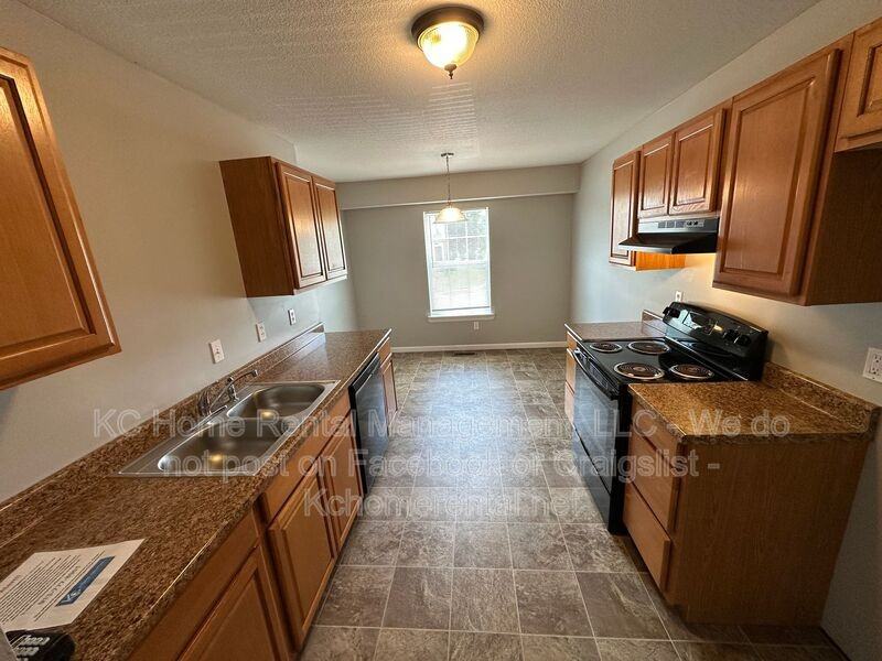 9000 Ne 73rd St - Photo 5 of 33