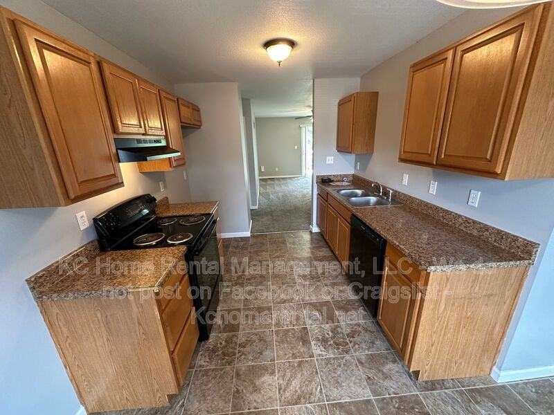 9000 Ne 73rd St - Photo 6 of 33