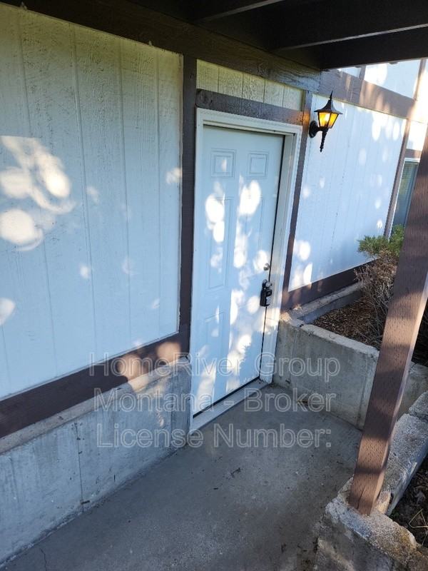 2121 S 4th St W #D - Photo 2 of 12