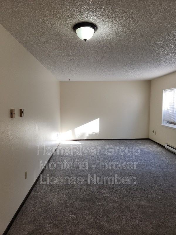2121 S 4th St W #D - Photo 5 of 12