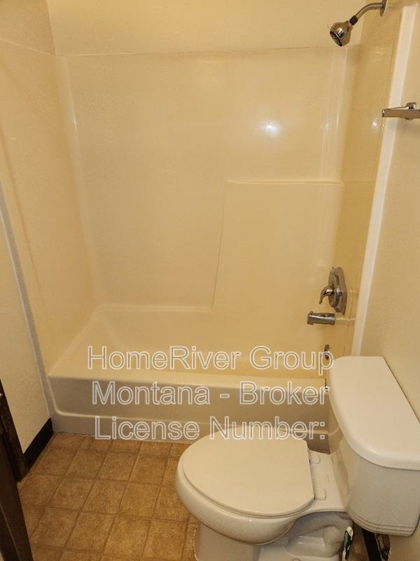 2121 S 4th St W #D - Photo 6 of 12