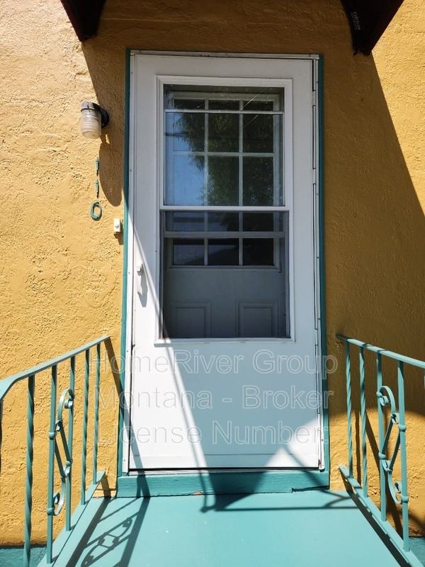 110 South Ave E - Photo 2 of 9