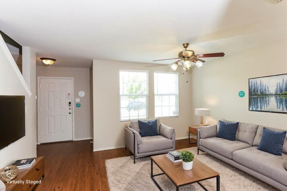 1421 Krista Dr - Photo 4 of 20