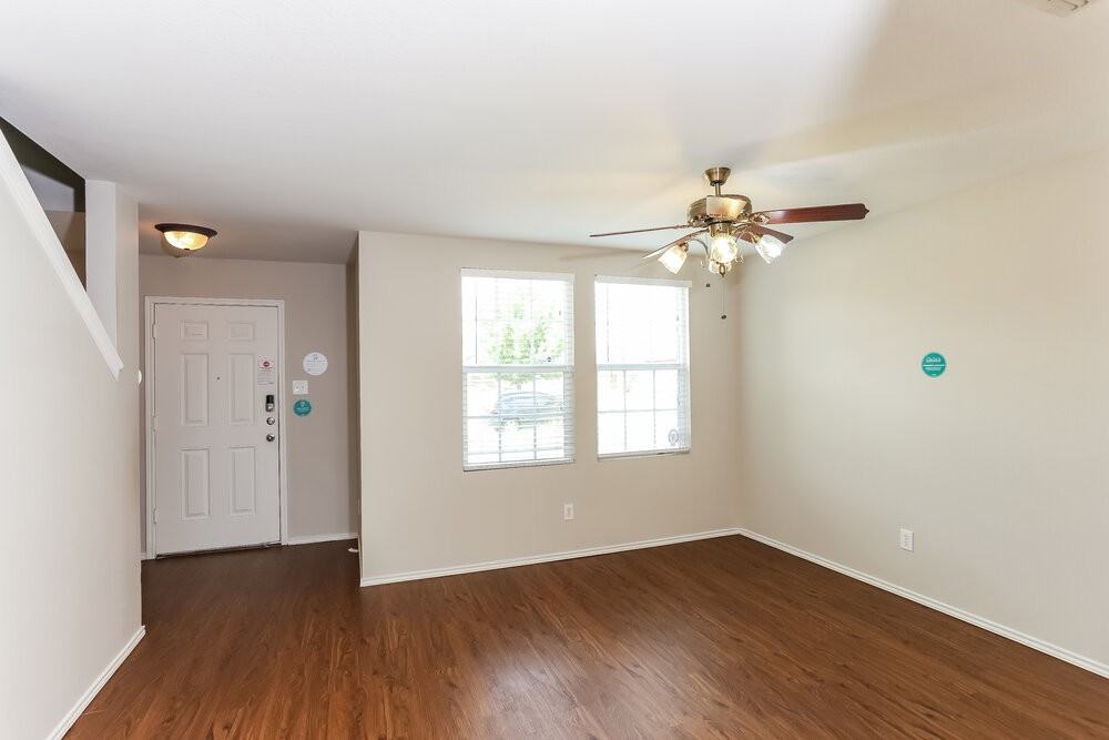 1421 Krista Dr - Photo 5 of 20