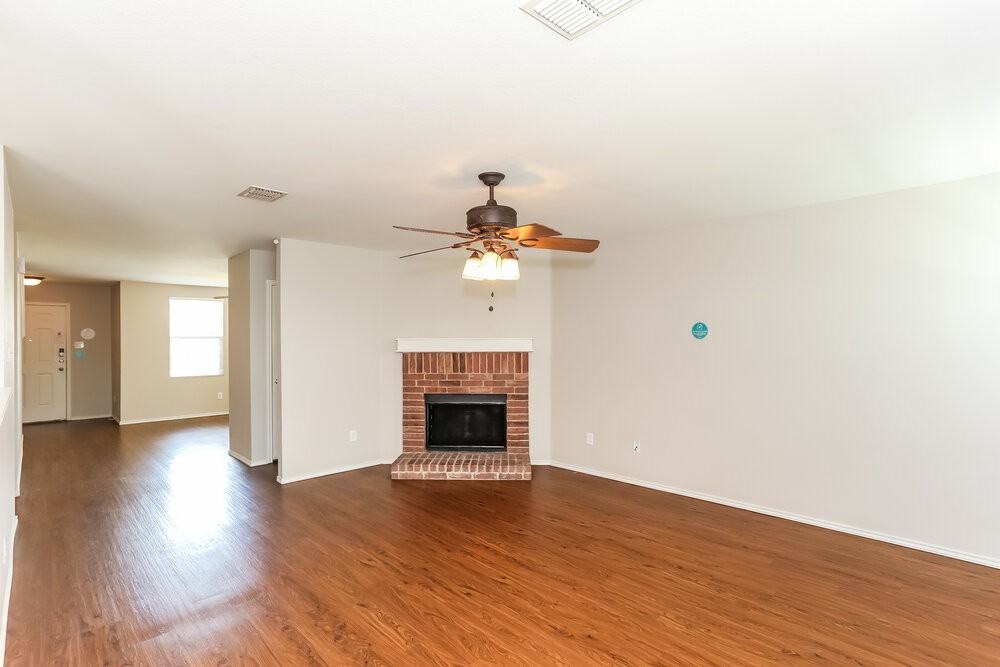 1421 Krista Dr - Photo 6 of 20