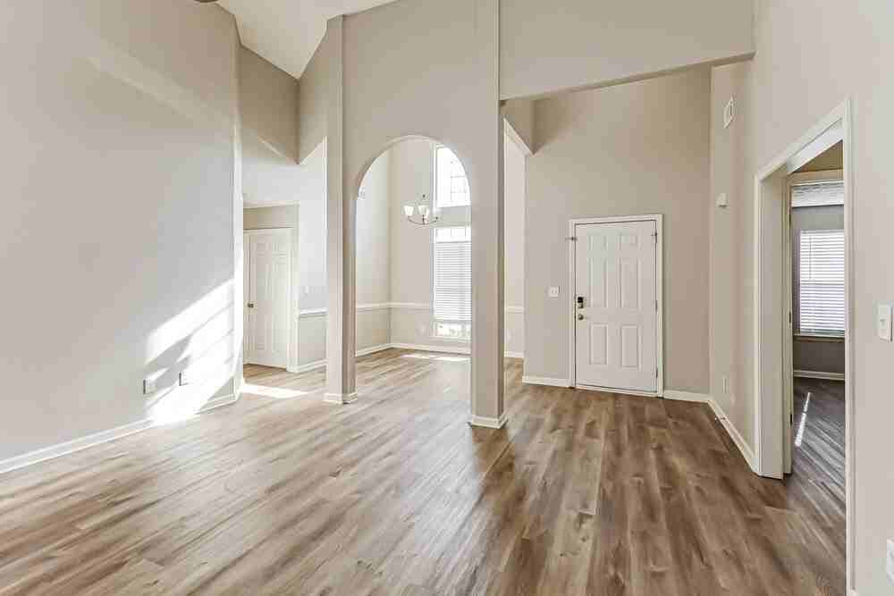 115 Syracuse Ln - Photo 6 of 20