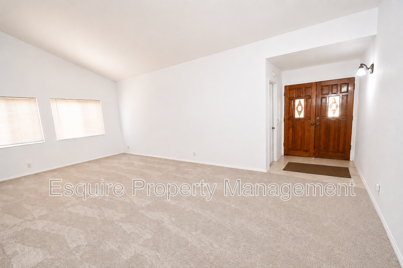 2065 Pamela St - Photo 3 of 26