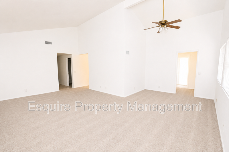 2065 Pamela St - Photo 5 of 26
