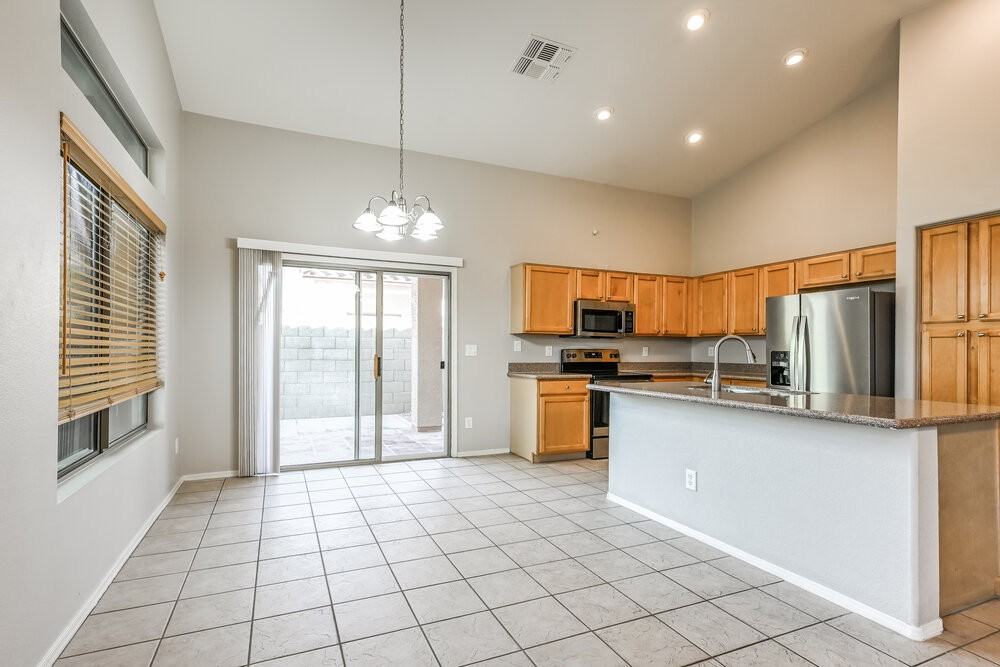 3453 W Webster Ct - Photo 5 of 16