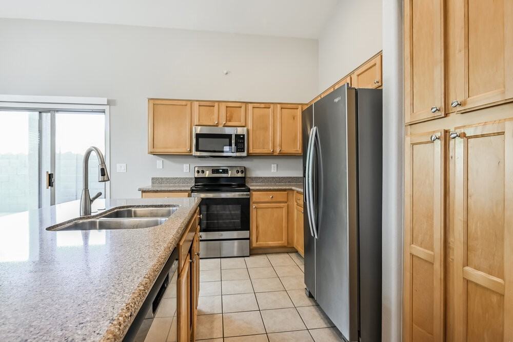 3453 W Webster Ct - Photo 6 of 16