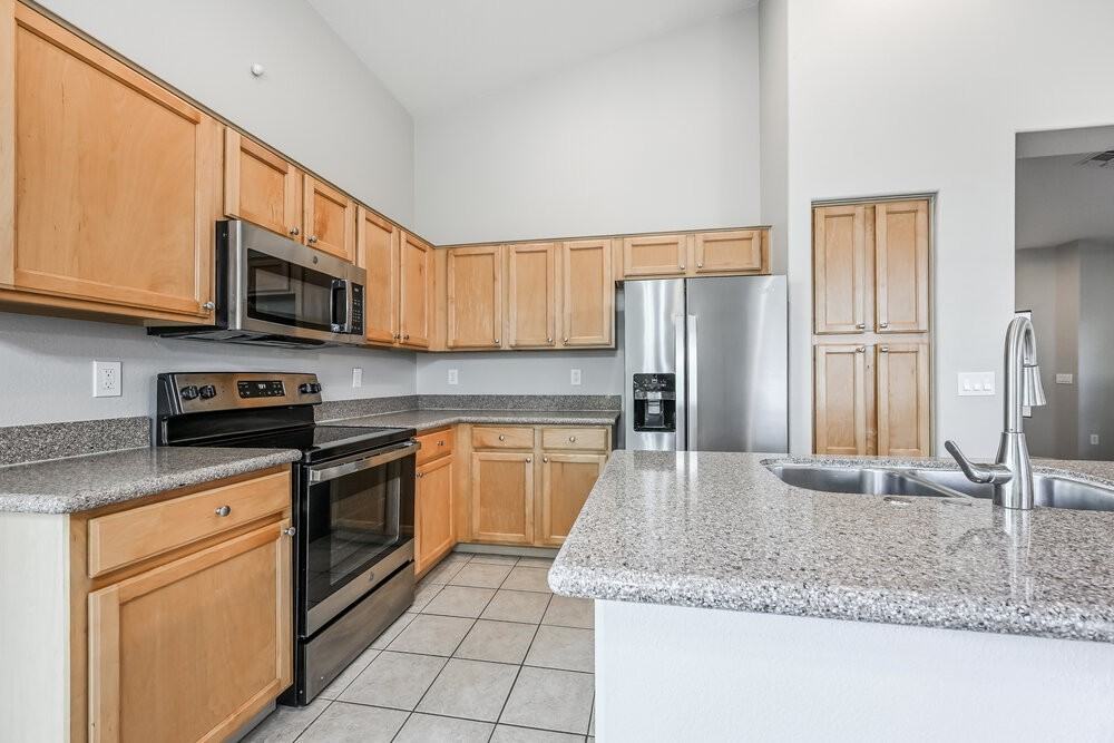 3453 W Webster Ct - Photo 7 of 16