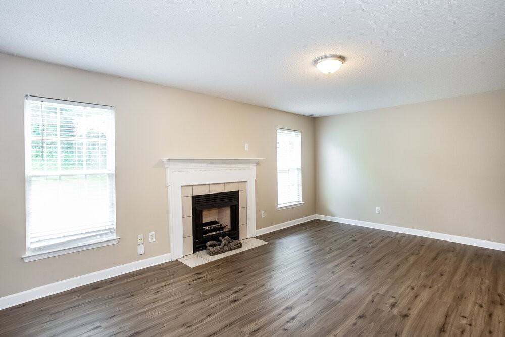 1028 Jordans Pond Ln - Photo 7 of 17
