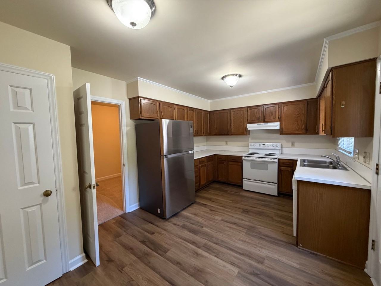 1644 India Hook Rd - Photo 3 of 12