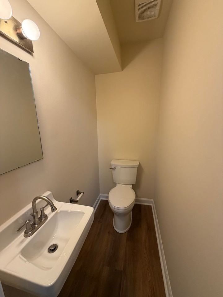 1644 India Hook Rd - Photo 7 of 12
