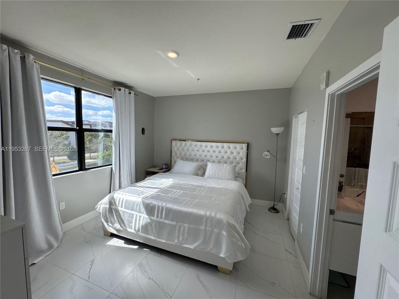 7809 Northwest 104th Avenue - Photo 5 of 13