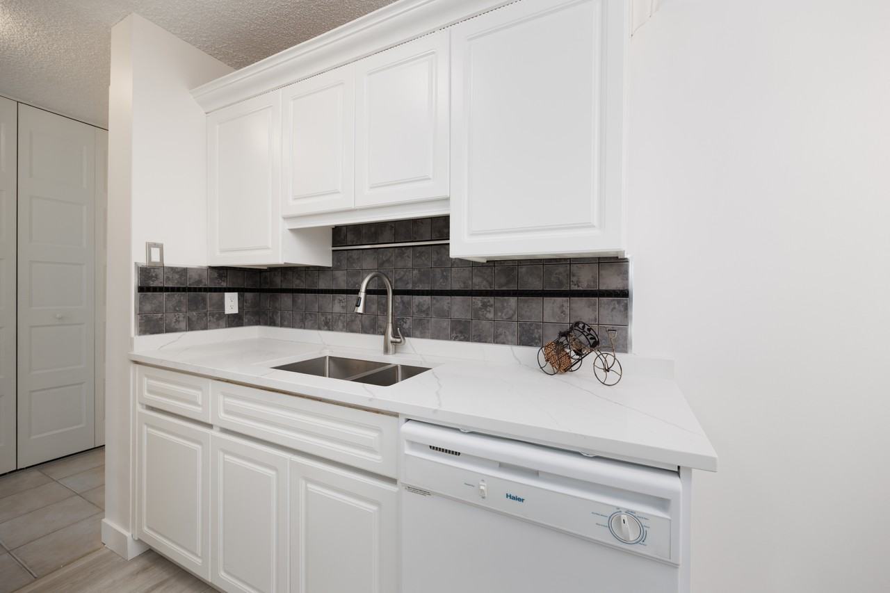 2016 Fullerton Avenue - Photo 6 of 20