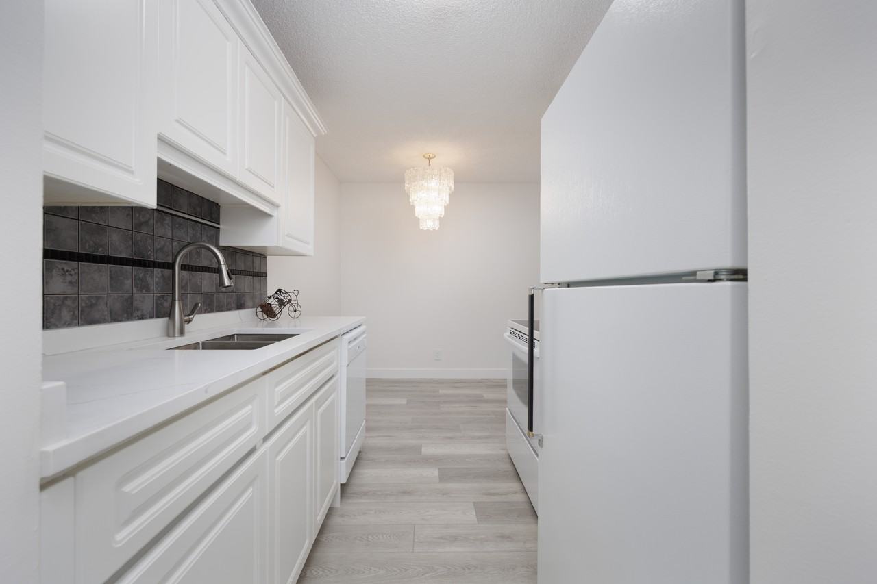 2016 Fullerton Avenue - Photo 7 of 20
