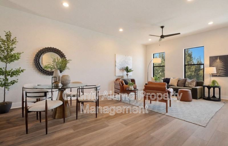 7930 Kennedy Hl - Photo 4 of 33