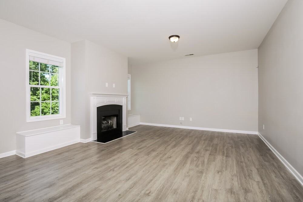 105 Sloan Dr - Photo 4 of 17