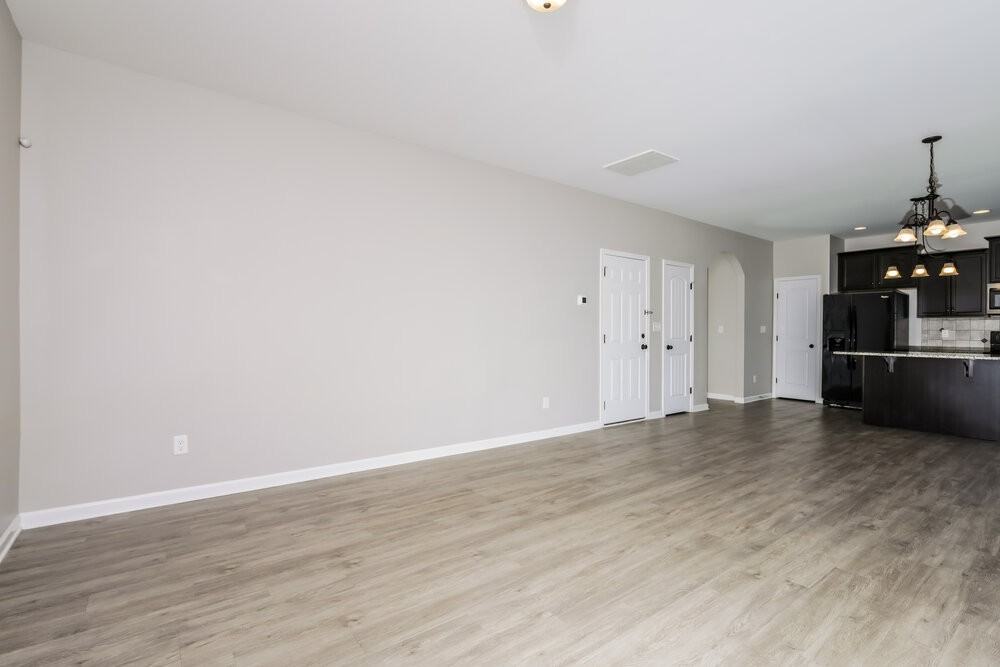 105 Sloan Dr - Photo 5 of 17