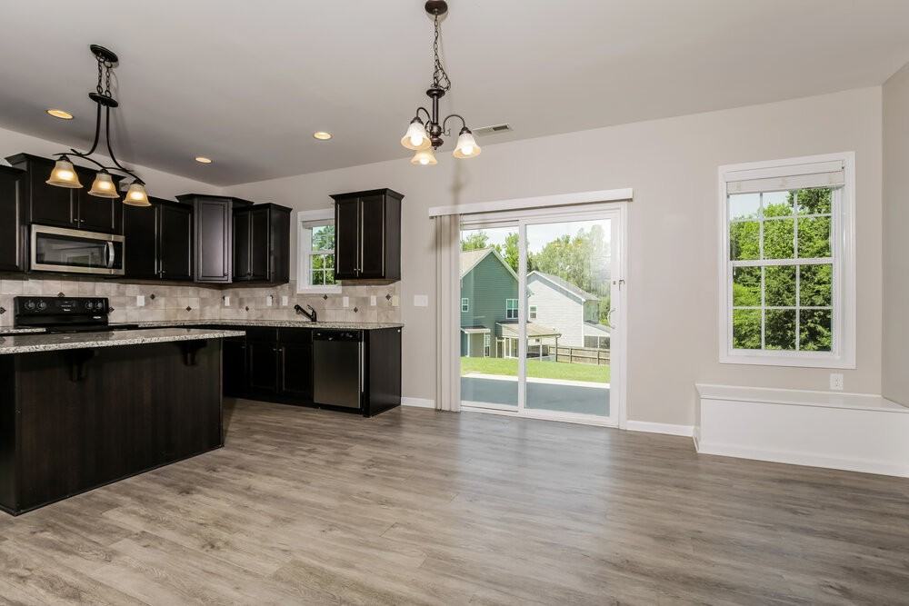 105 Sloan Dr - Photo 6 of 17