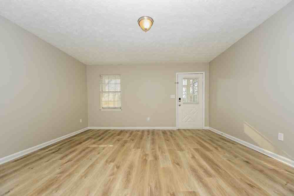 119 Adrian Dr - Photo 4 of 19